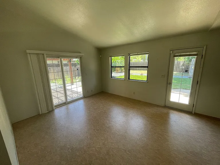 387 Autumn Gold Dr — Photo 19