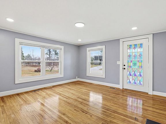 4th image of 114 N Moore St