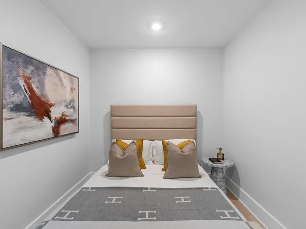 124 Glenwood Avenue image 17 of 35