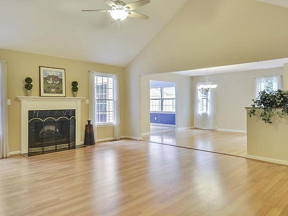4th image of 23628 Holly Cir