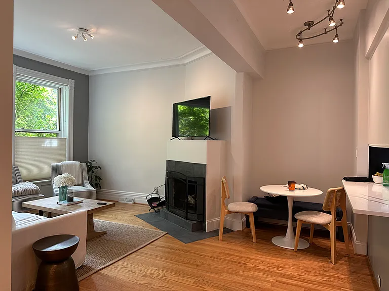 208 W Willow St #1 — Photo 15