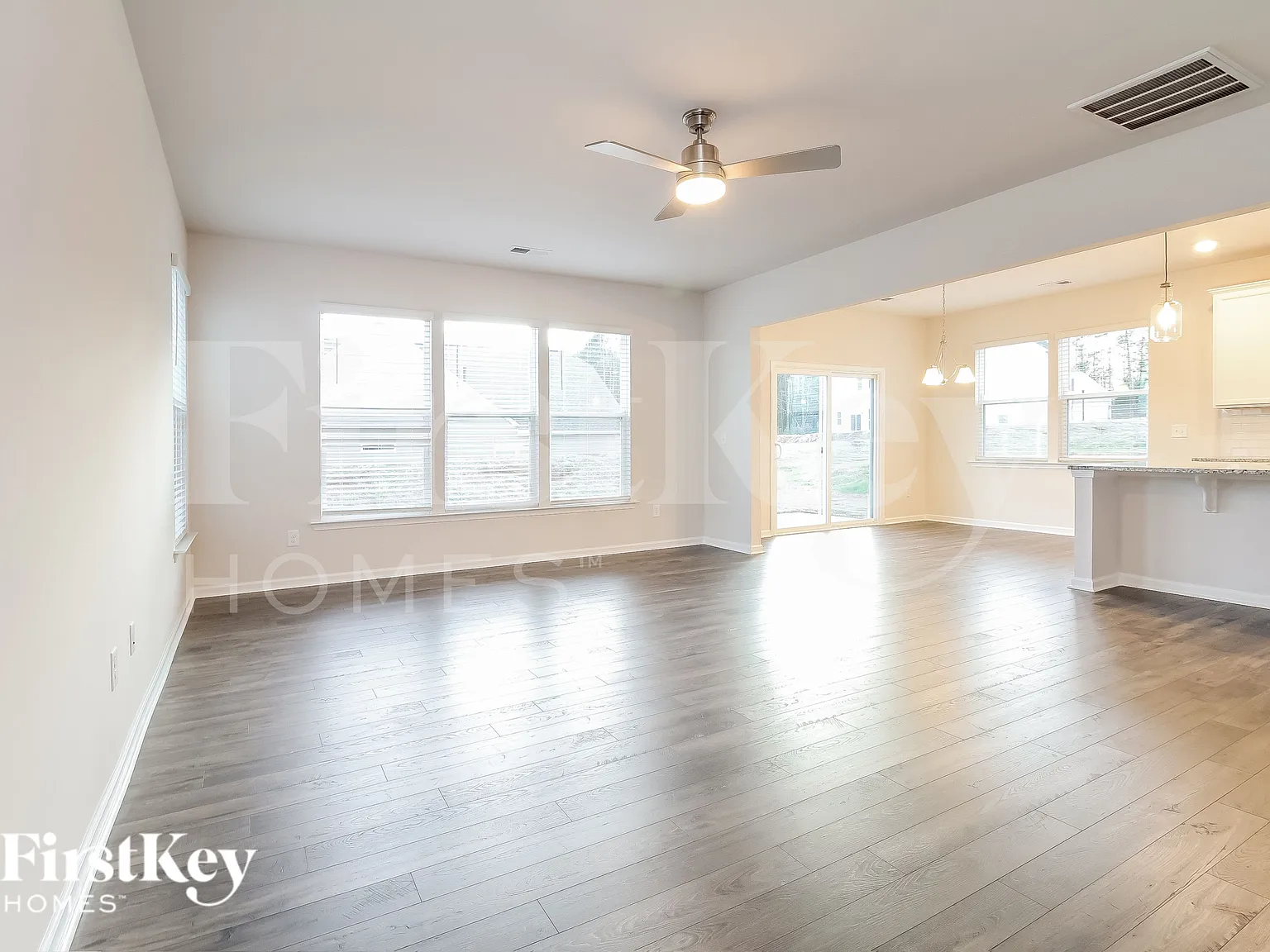 3 bed, 2.5 bath, 2250 sqft, $2,010 — Photo 3