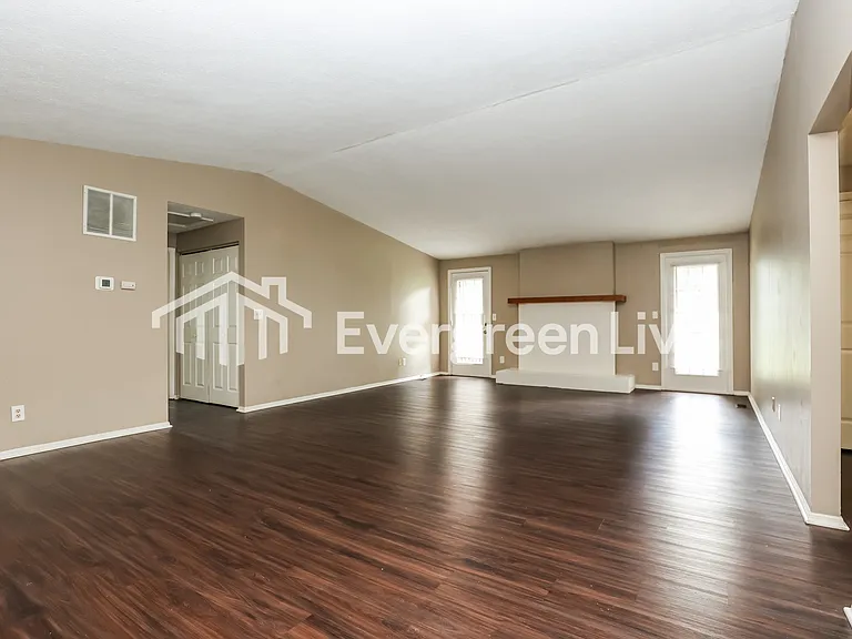 2925 Maureen Ct — Photo 3