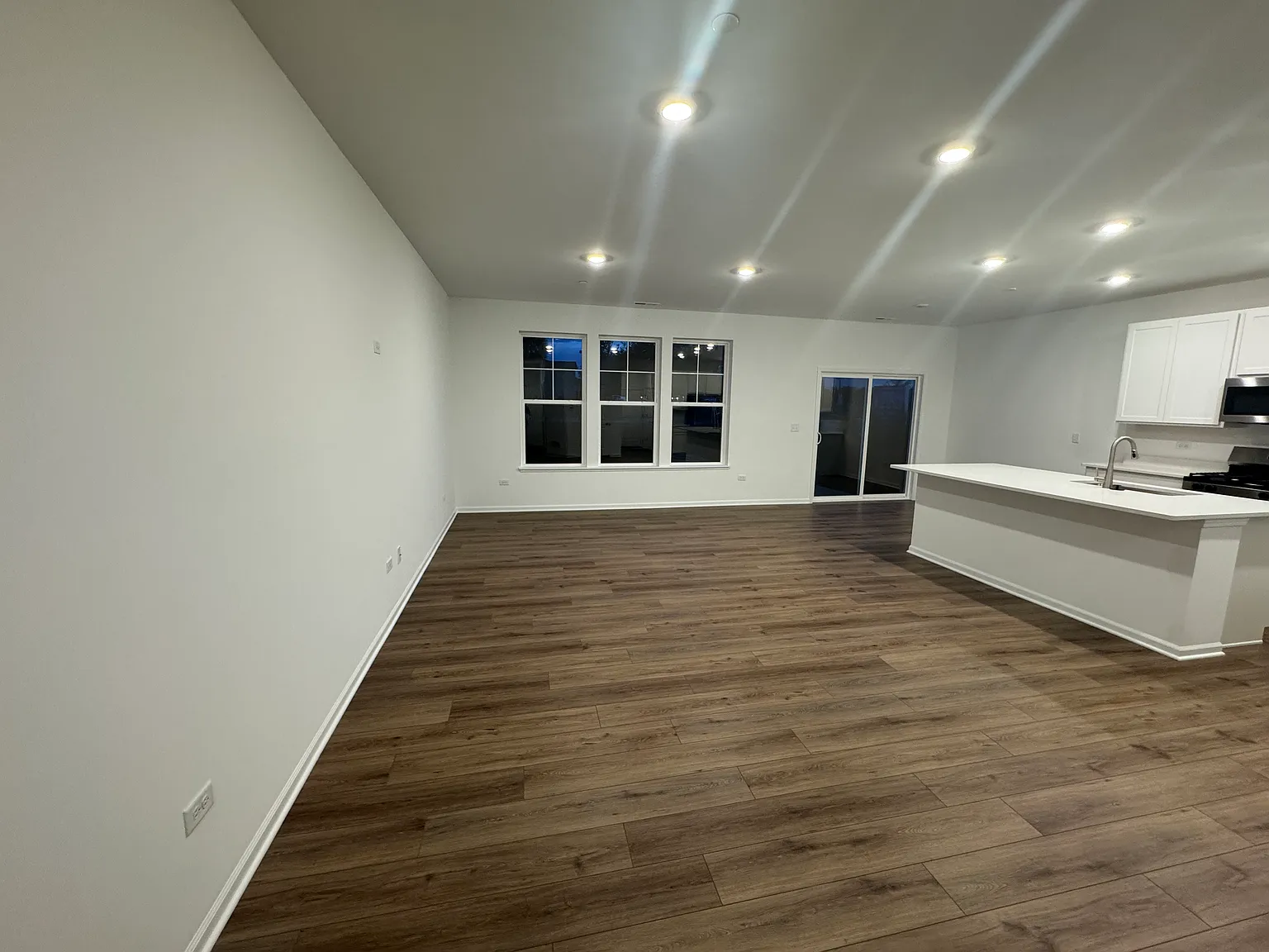 3 bed, 2.5 bath, 1840 sqft, $3,200 — Photo 4