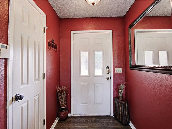 2nd image of 726 Kensington Ln