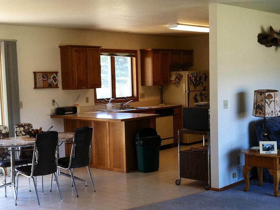 2nd image of 5 White Ln