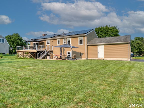 5th image of 16 Brockett Farm Road