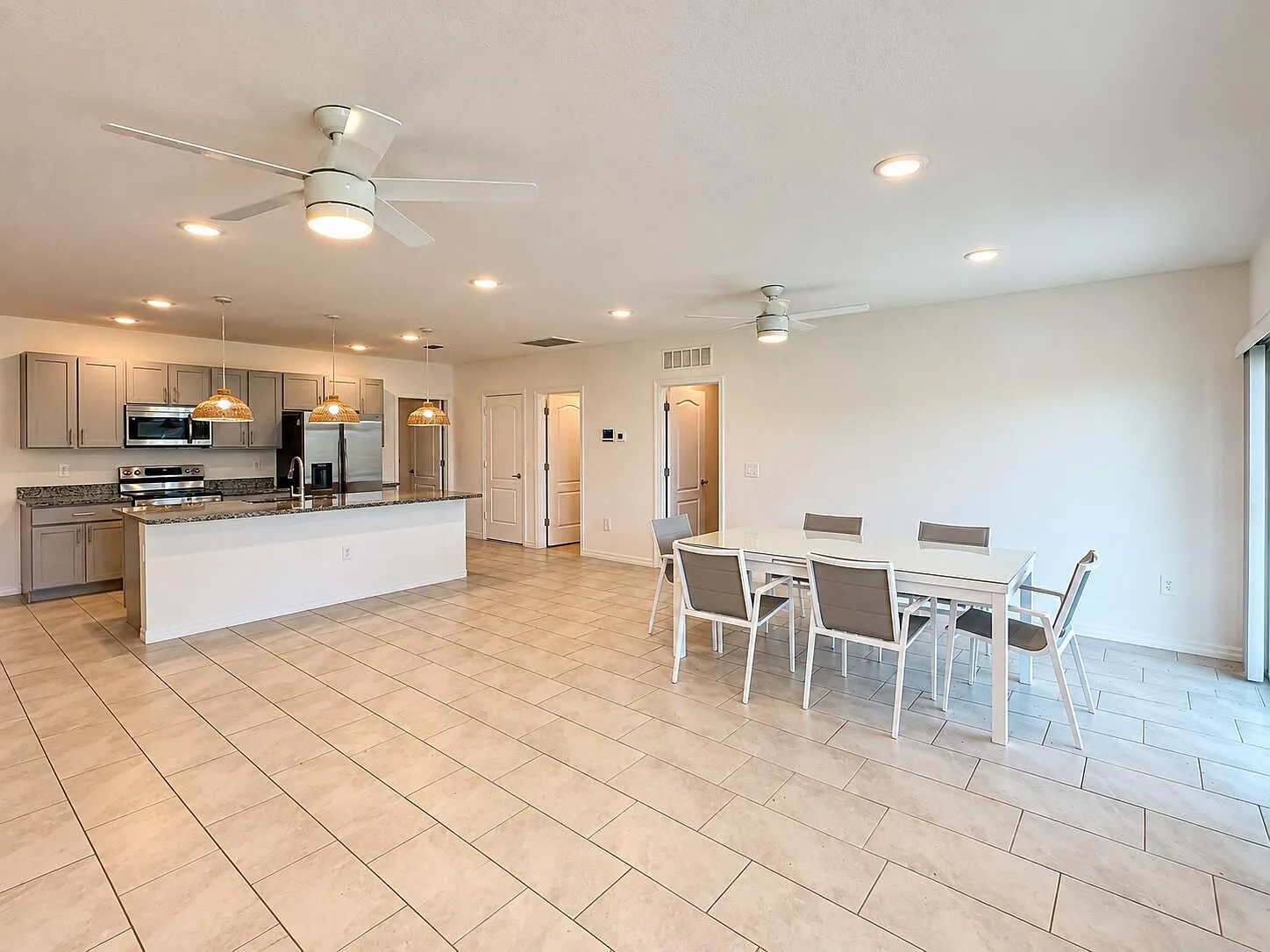 5 bed, 2.0 bath, 2059 sqft, $3,150 — Photo 4