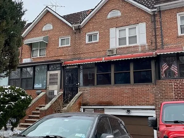 6111 Alderton St, Rego Park, NY 11374