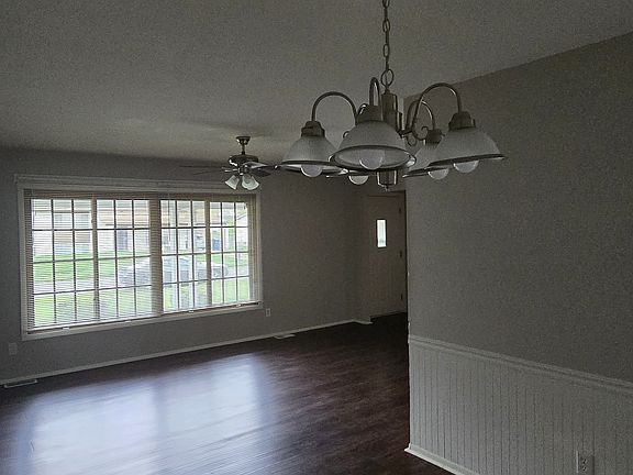 5th image of 670 Charvel Dr