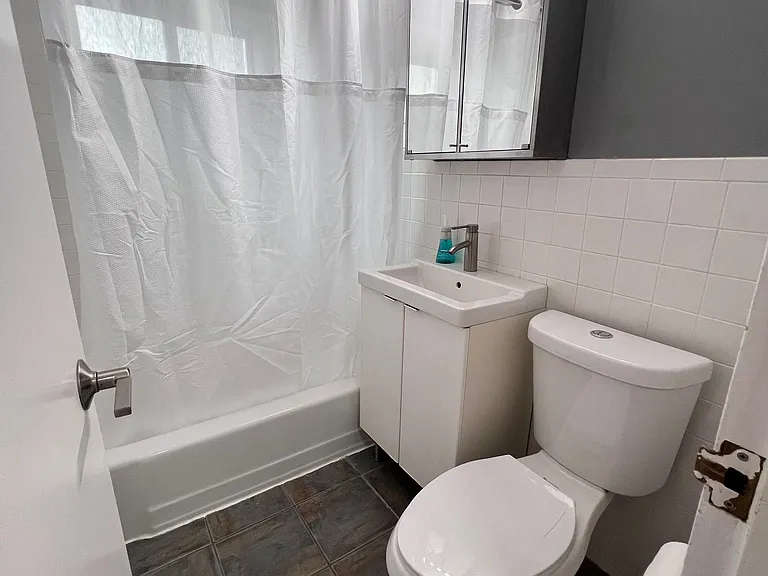 2747 Dupont Ave S #102 — Photo 8