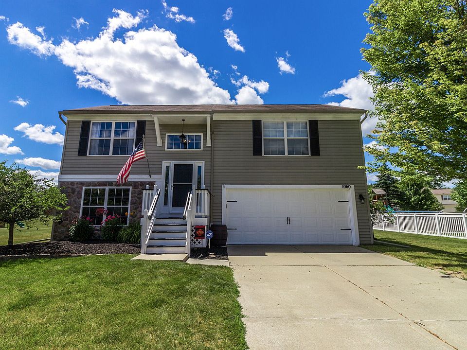 1st image of 1060 Carriage Hill Dr
