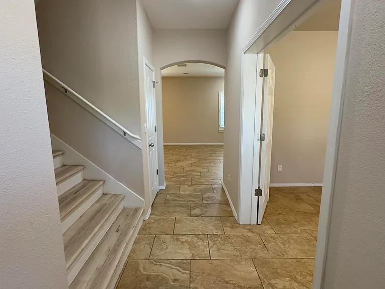 7665 Mundy Creek Dr — Photo 2