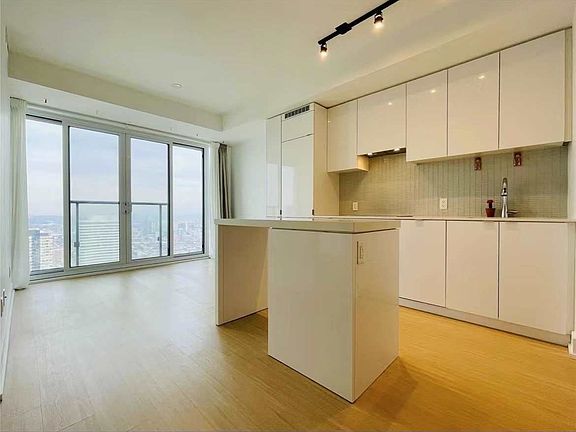4th image of 7 Grenville St #4907