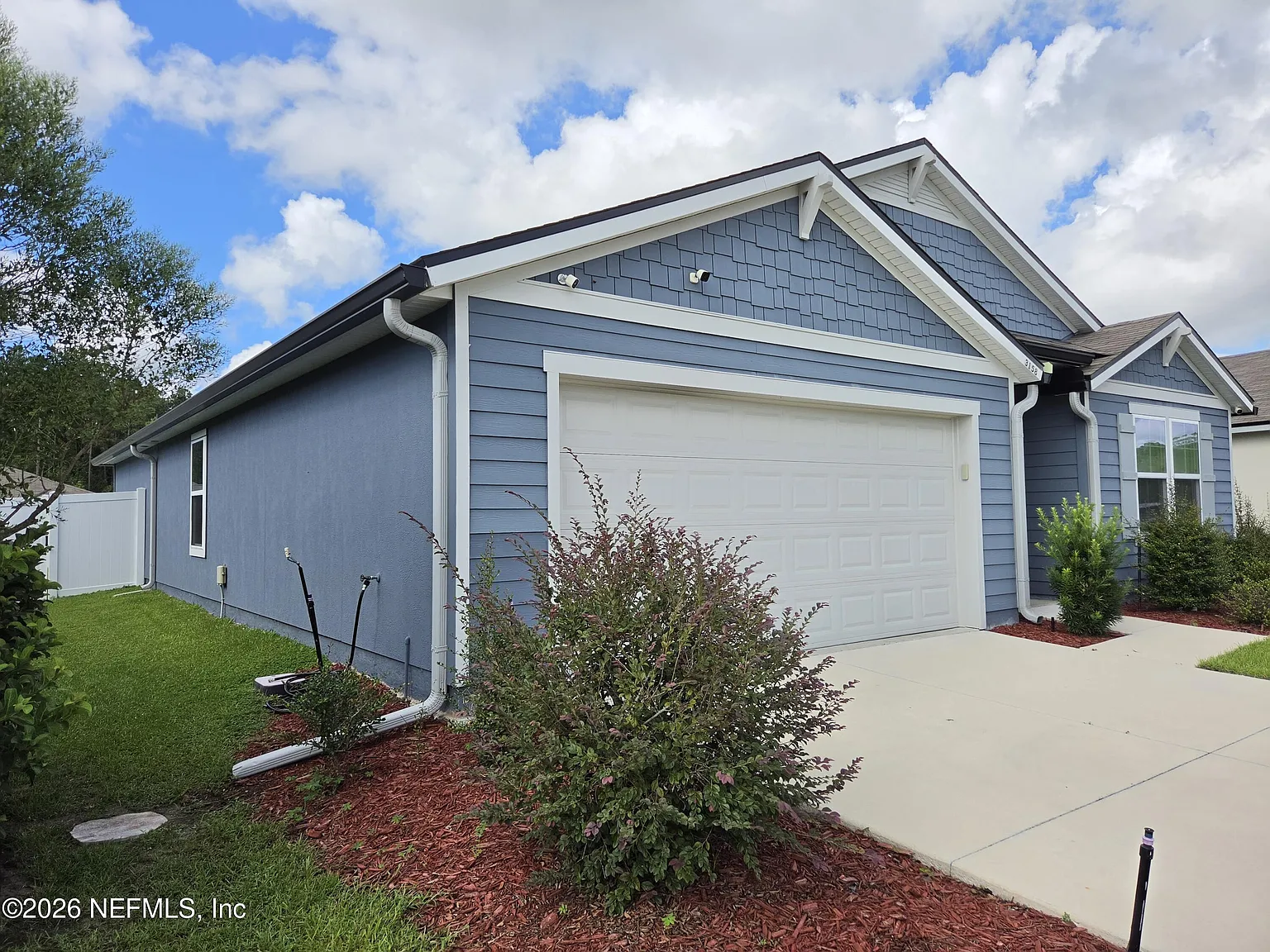 4 bed, 2.0 bath, 1861 sqft, $2,100 — Photo 3