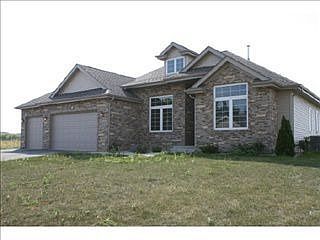 5th image of 4072 Lakeshore Dr