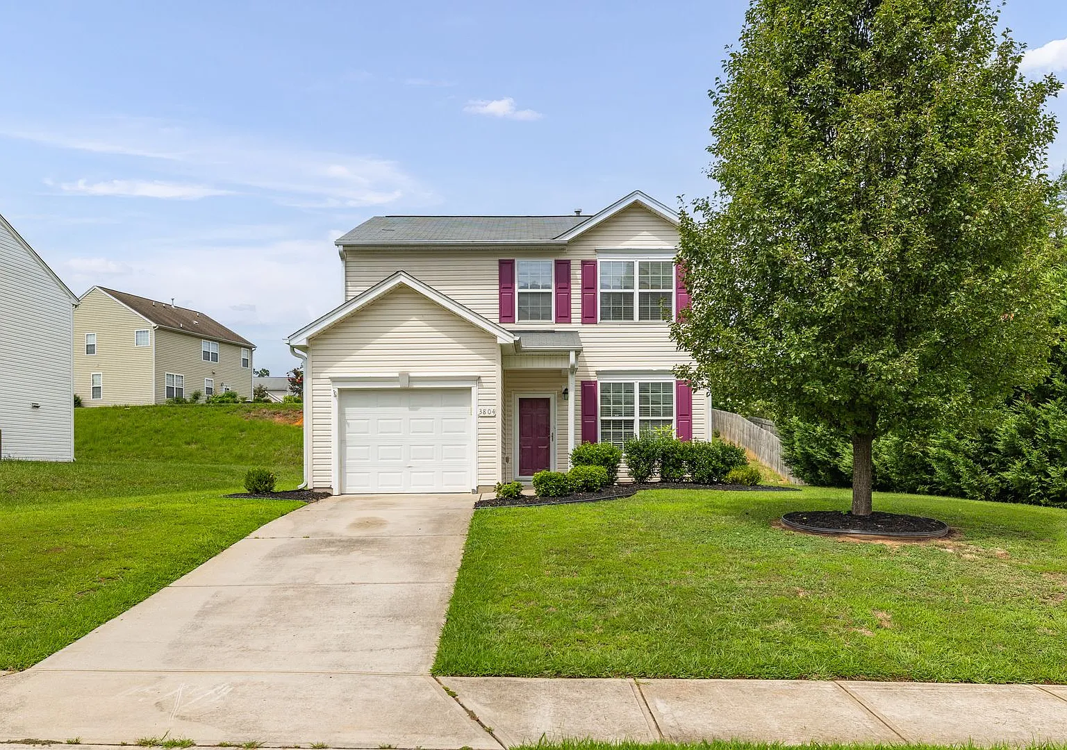Spacious 3-Bedroom Home with Garage in Desirable Greensboro Neighborhood! — Photo 1