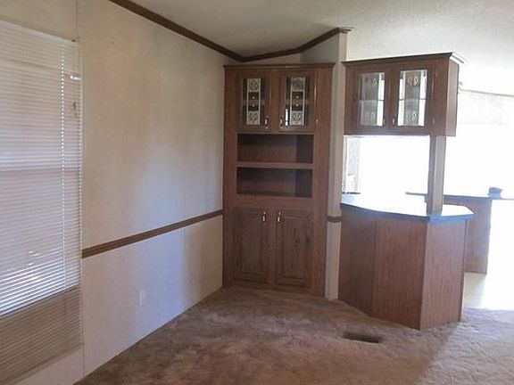 3rd image of 492 Aspen Ln