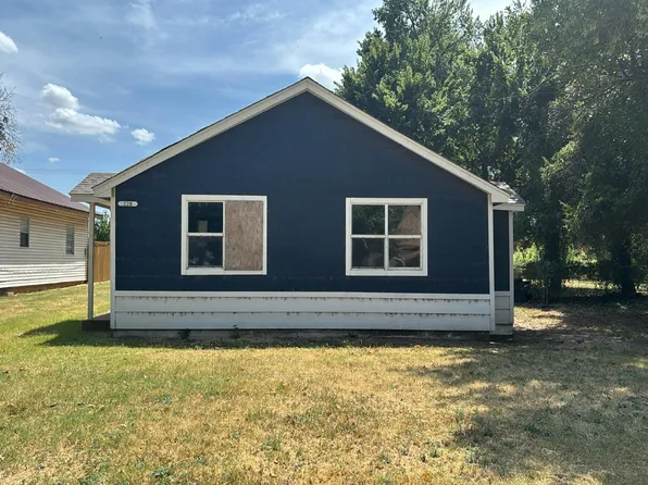 220 E Wallace Ave, Apache, OK 73006