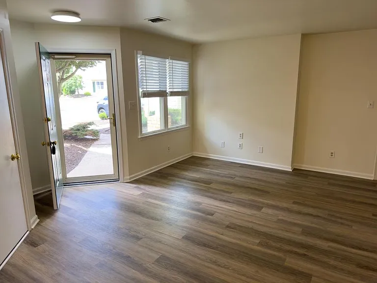 162 Lindfield Cir — Photo 7