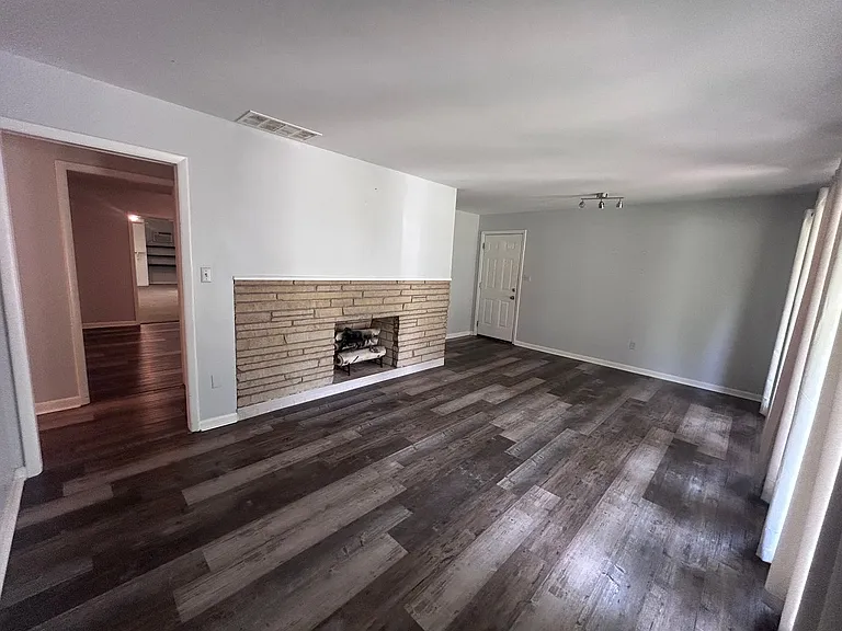 1200 Hester St — Photo 3