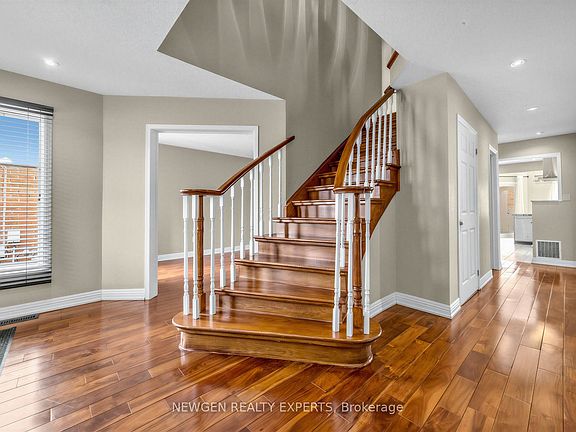 5th image of 2636 Credit Valley Rd