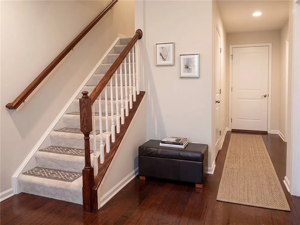 4 bed, 3.5 bath, 2232 sqft, $3,100 — Photo 2