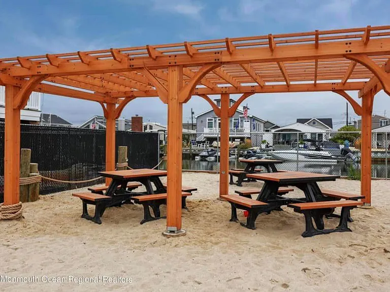 3174 Ocean Rd — Photo 42
