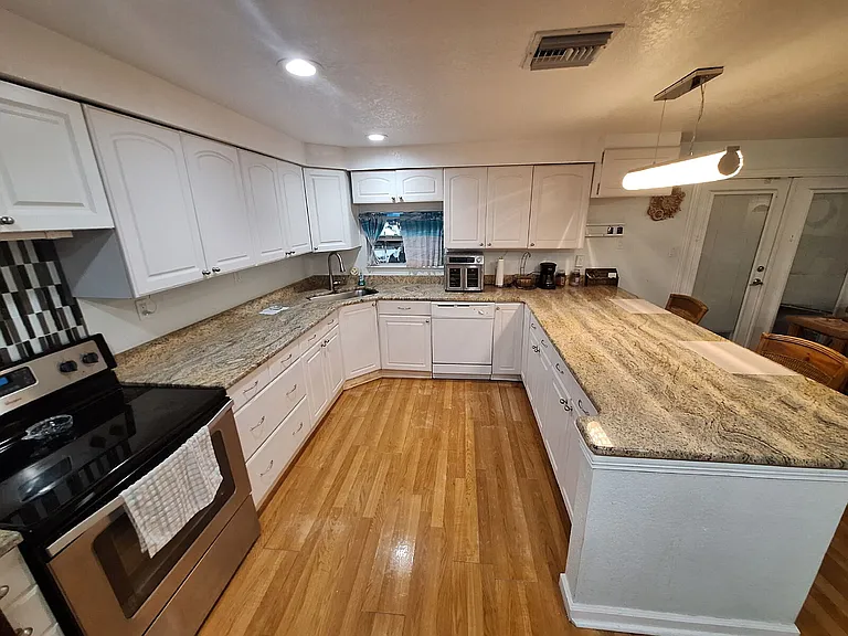 4050 Yucatan Cir — Photo 9