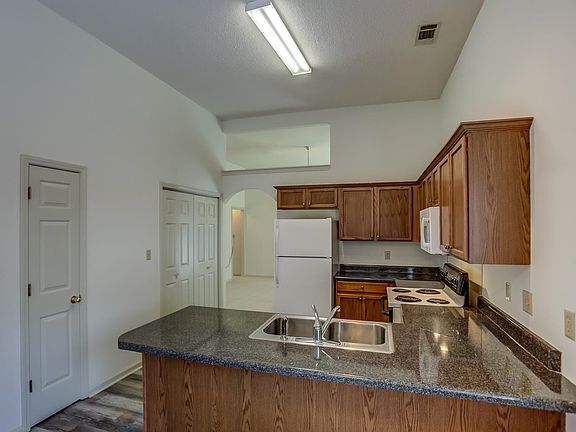 5th image of 7043 Parkbrook Ln