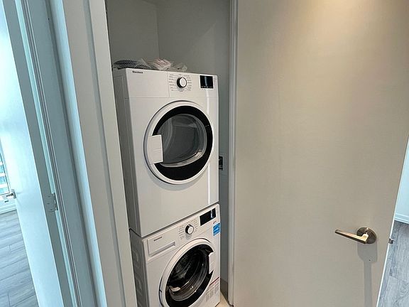 4th image of 1000 Portage Pkwy #3111