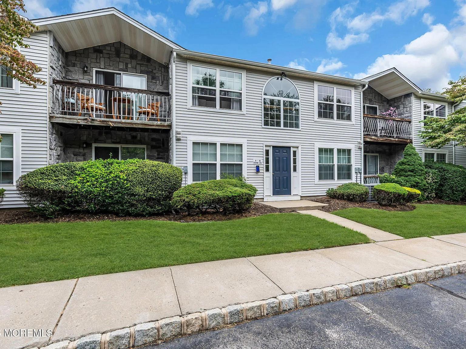 1 bed, 920 sqft, $2,600 — Photo 3