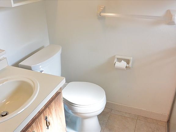 5th image of 1002 Tea Rose St