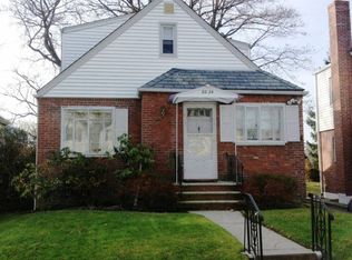 8224 211th St, Jamaica, NY 11427