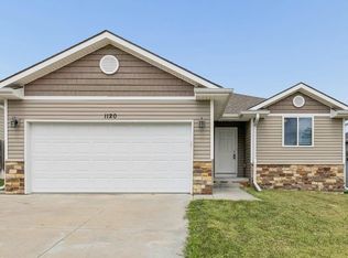 1120 Geranium Dr, Lincoln, NE 68521