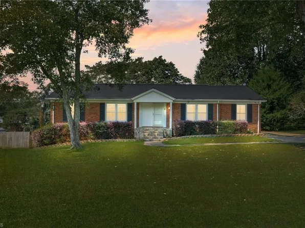 1907 Norwich Dr, Greensboro, NC 27410