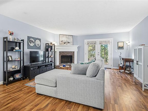 3rd image of 4170 Applegate Way