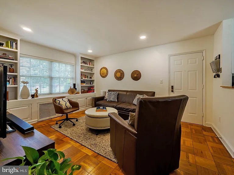 1608 W Abingdon Dr #102 — Photo 5