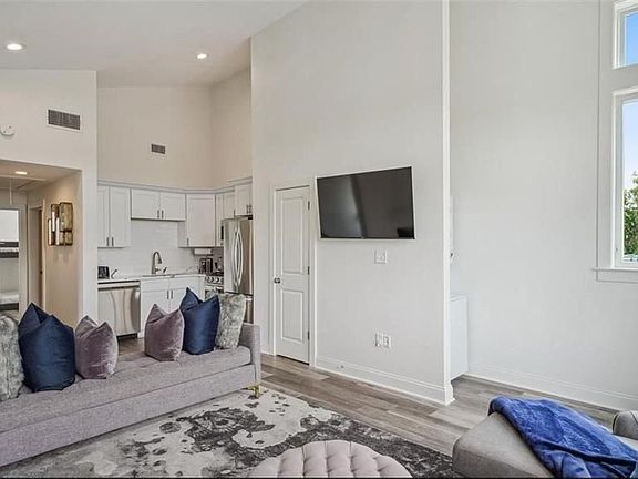 4th image of 7712 Forshey St