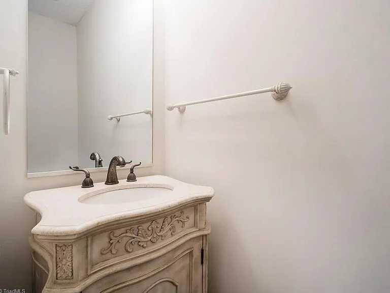 3243 Cheswick Dr — Photo 22