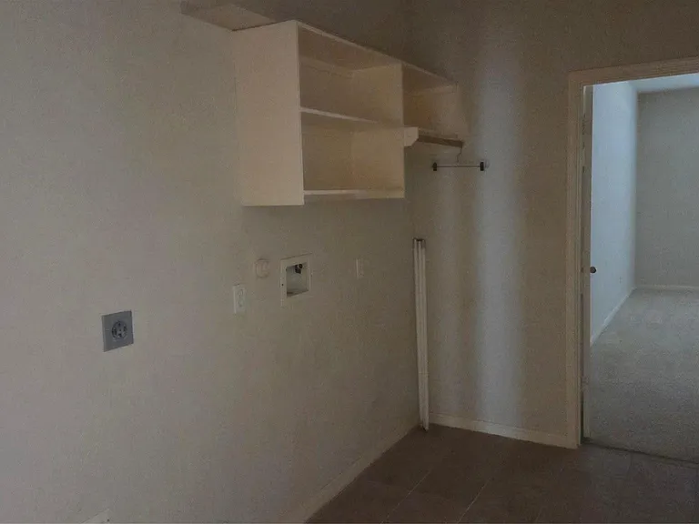 2103 Trinity Manor Ln — Photo 30