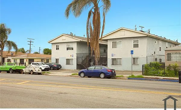2 bed, 650 sqft, $1,900 — Photo 2