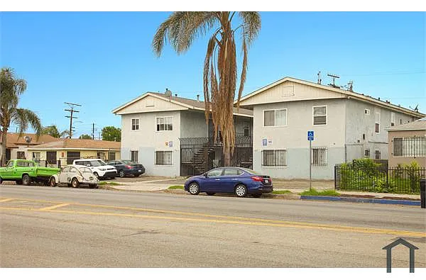 Building Photo - 10611 S Central Ave #13