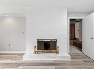 393 Shepard Ave, Hamden, CT 06514