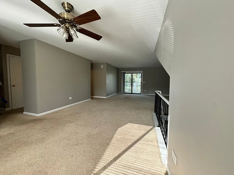 134 Manchester Ct — Photo 2