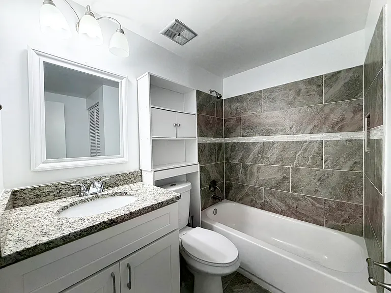 20503 Strath Haven Dr — Photo 23
