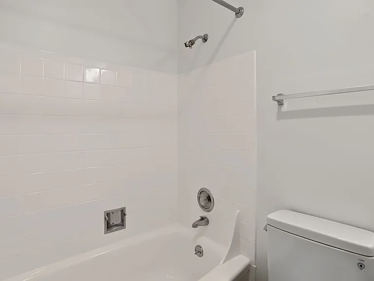 1221 Apartments — Photo 44