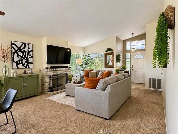 3rd image of 27704 Doreen Dr