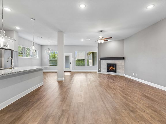 5th image of 9201 Lamar St