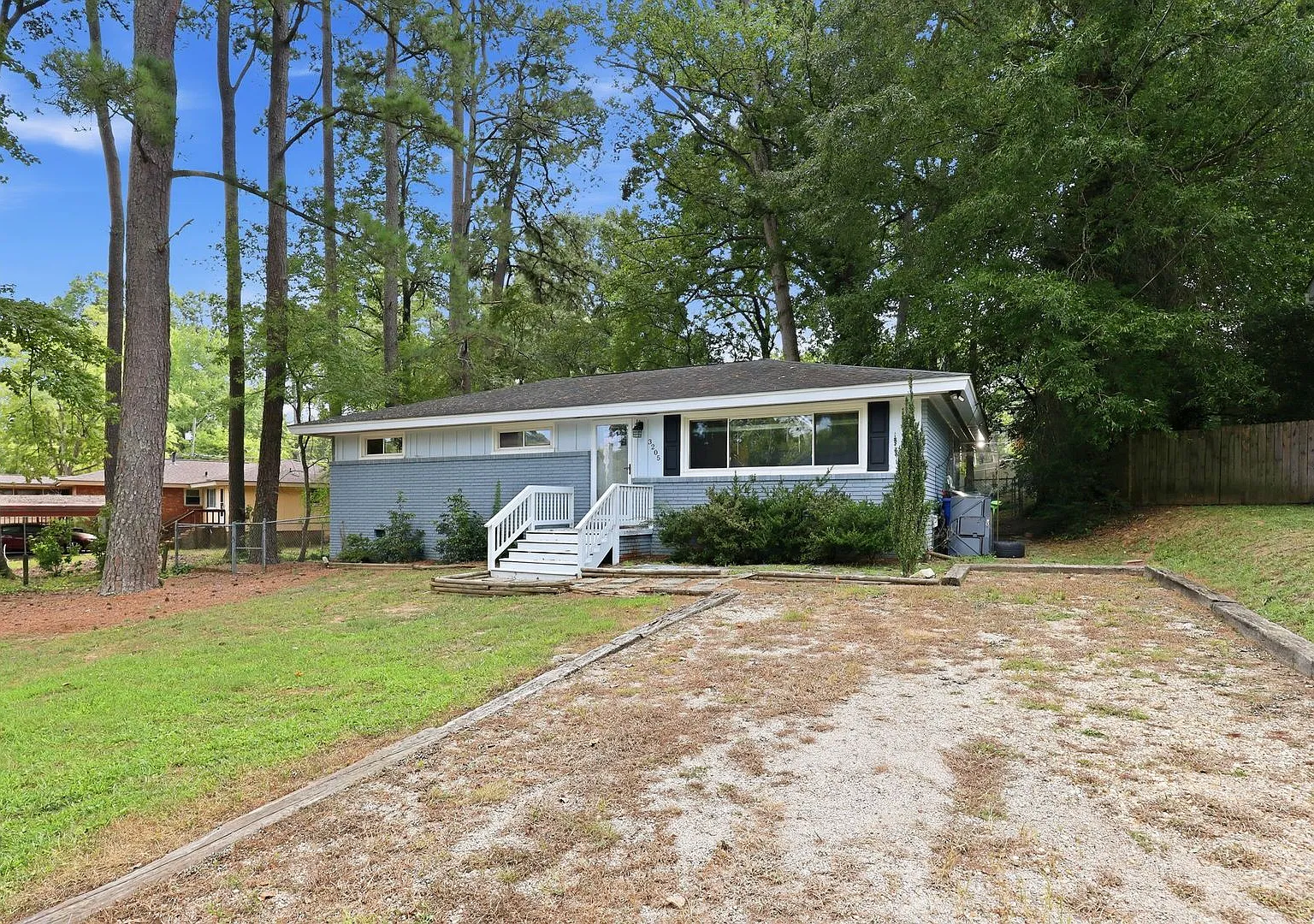 Charming 3-Bedroom Ranch Style Home ! — Photo 1